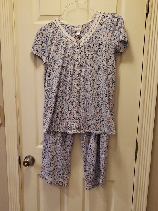 Secret Treasures Other - Secret Treasures White Top with Blue and Coral Floral Print